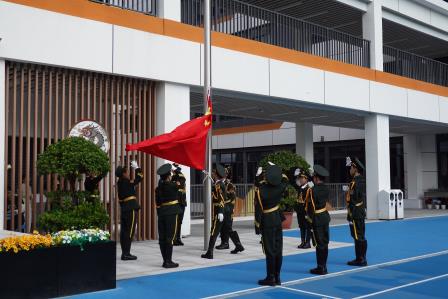 少年怀家国 筑梦向中华 ——布心小学开展七色花之“红色花”国庆主题升旗仪式