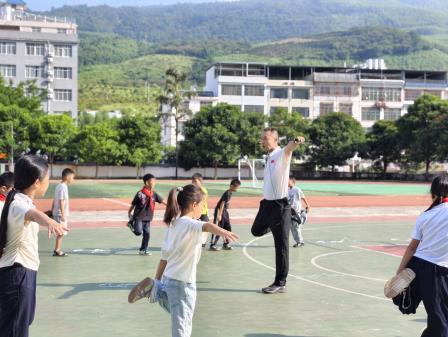数智赋能启新篇   山海协作育桃李 ——深圳市泰宁小学赴西林送教送培