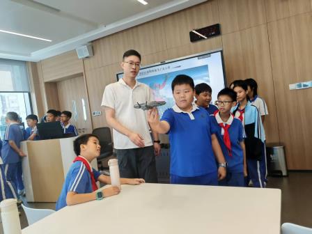 赴书香之约，逐科技之梦——记碧波小学“每周半天计划”半日研学活动