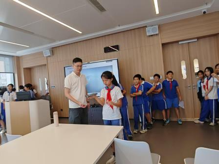赴书香之约，逐科技之梦——记碧波小学“每周半天计划”半日研学活动