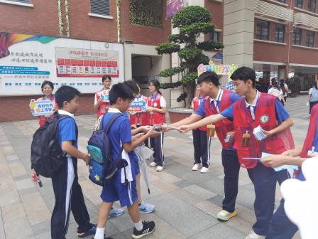 逐梦新程，青春启航——深圳市东湖中学2026—2027学年度第一学期开学典礼暨升旗仪式圆满举行