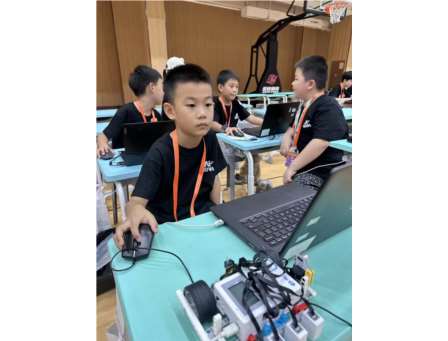 科技小明星胡盛宇：编程路上勇敢追梦