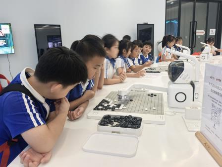 探秘科技世界，点燃科学梦想——深圳市水库三年级学生走进市青少年活动中心开展“每周半天计划”足迹课程