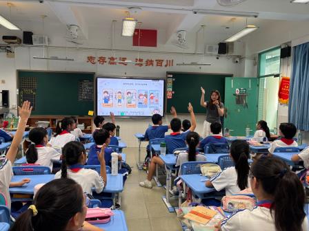 播撒文明微光润校园 言语有光护向阳生长——深圳市螺岭外国语实验学校开展升旗课程展示活动