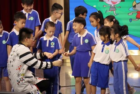 做中学·创未来 ——深圳市泰宁小学举行新学期开学典礼