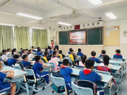 铭记历史·吾辈自强 ——深圳市翠竹外国语实验学校开展“9·3”抗战胜利纪念日少先队主题活动