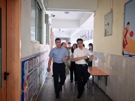 守正提质担使命 深耕育人启新程——高延勇局长一行来到翠竹教育集团湖滨学校检查2026年秋季开学工作