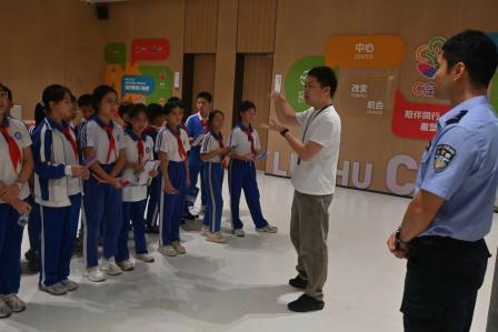禁毒讲座入人心 筑牢少年防毒安全墙——深圳市人民小学学子参与禁毒专题讲座学习活动暨“每周半天计划”校外实践课