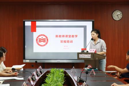 立足新起点，聚力向未来——翠园文锦中学开展新入职教师专题培训
