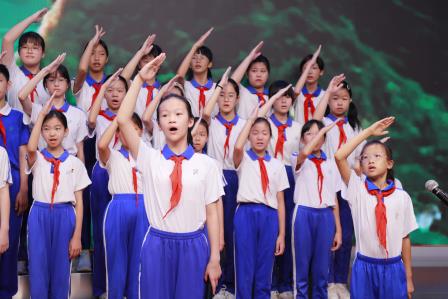 筑牢安全防线 护航青春成长——深圳市仙桐实验小学举行安全教育周升旗仪式暨禁毒教育中队课