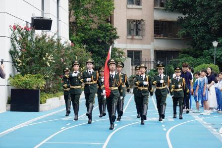 师恩润心田 安全护校园—— 布心小学开展教师节主题升旗仪式