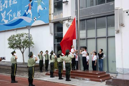 美德伴成长，少年有担当——深圳市翠北实验小学主题升旗仪式（第2周） 　　