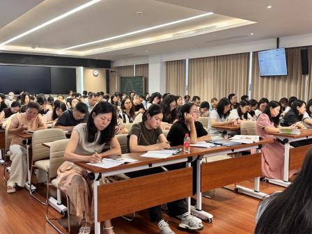 智启课堂赋新能　慧研教学提实效 ——东晓实验学校开展“用好三件AI利器”专题培训