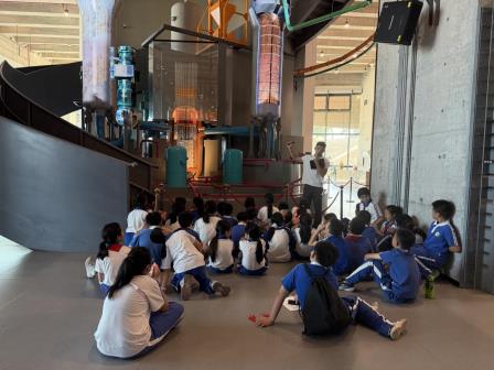 探秘大国重器  点燃科学梦想 ——向西小学每周半天活动