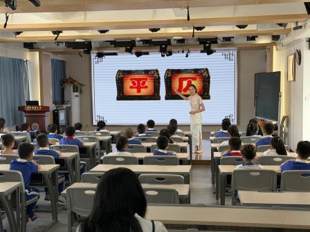 以读为舟，驶入诗境——靖轩小学诗歌教学专题培训活动