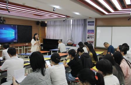南湖小学组织开展AI学科应用专项培训 推进教育数字化落地课堂