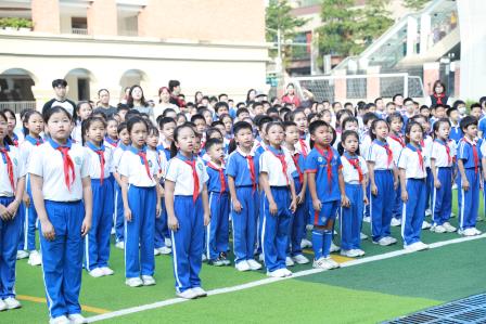 高举队旗跟党走 少年接力新长征 ——翠园东晓创新学校举行二年级新队员入队仪式