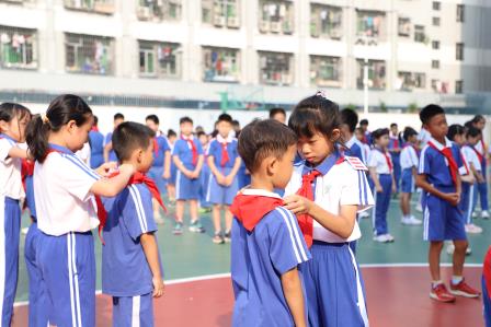 红岭小学·红心课程｜高举队旗跟党走少年接力新长征