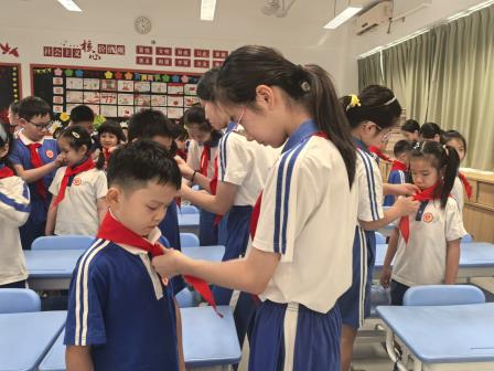 高举队旗跟党走 少年接力新长征——罗湖区东晓实验学校开展纪念少先队建队77周年主题活动