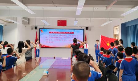 高举队旗跟党走 少年接力新长征——罗湖区东晓实验学校开展纪念少先队建队77周年主题活动