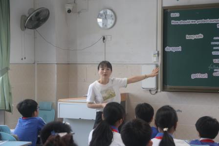 AI 赋能启新思 “活力” 课堂促发展 —— 罗湖区中小学 “百人听千课”视导行动走进人民小学