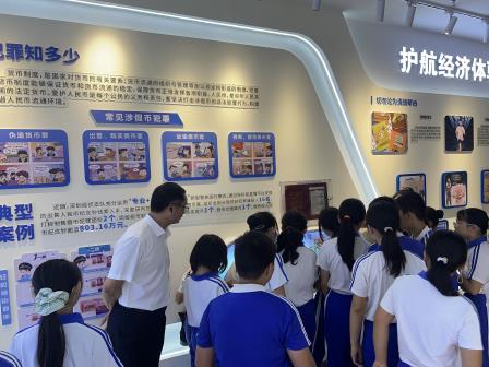 沉浸式警营研学，筑牢安全防线——我校五（3）班走进深圳少年警营开展“每周半天计划”实践活动