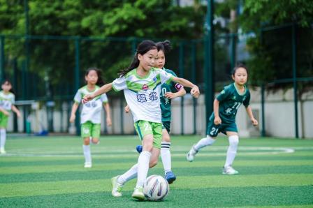 三连冠！深圳市翠北实验小学女足“横扫”罗湖区校园足球联赛，包揽女子甲乙丙组冠军