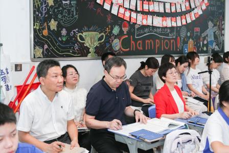 专家把脉课堂 智慧赋能成长 ——罗湖区2026年中小学“百人听千课”视导活动走进罗湖实验学校