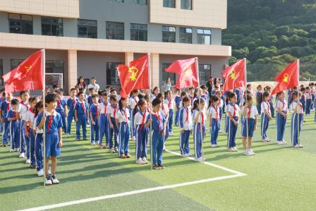 高举队旗跟党走 少年接力新长征——深圳市淘金山小学隆重举行新队员入队仪式
