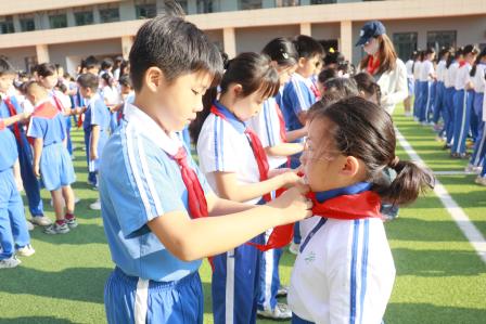 高举队旗跟党走 少年接力新长征——深圳市淘金山小学隆重举行新队员入队仪式