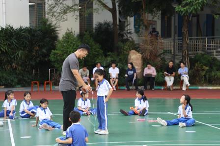 红岭小学·慧心课程｜罗湖区“百人听千课”视导行动走进红岭小学