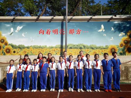 高举队旗跟党走 少年接力新长征——侨香实验学校少先队举行十届二次就职仪式