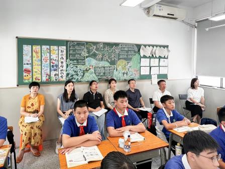推门问诊察课堂，智研聚力促提质——翠园文锦中学开展推门听课活动