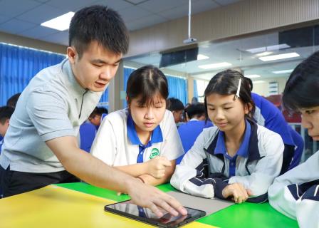 人机共育智启未来，数智课堂迎检促成长——翠园文锦中学圆满完成罗湖区人工智能实验校专项视导