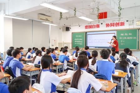 人机共育智启未来，数智课堂迎检促成长——翠园文锦中学圆满完成罗湖区人工智能实验校专项视导