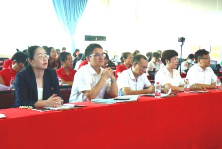 龙创聚力攀新峰，笃行精耕育栋梁 ——龙创实验学校新老初三工作会议召开