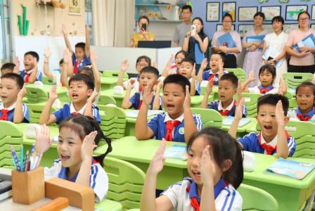规以立身 矩以成行 ——深圳市罗湖区龙创实验学校开展常规展示比赛