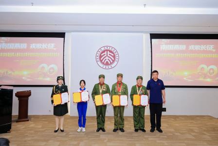 侨香学子走进北大燕园，以歌声致敬长征胜利90周年