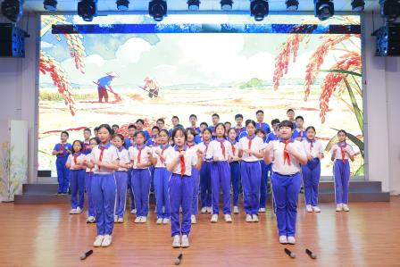清风扶我心 节俭伴我行 —— 深圳市仙桐实验小学举行勤俭日主题升旗仪式暨最美教室颁奖仪式