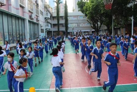 笋岗小学体育锻炼2小时，体心协同护健康成长