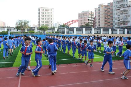 笋岗小学体育锻炼2小时，体心协同护健康成长