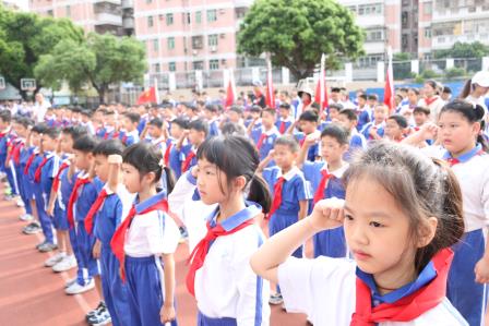 深圳市笋岗小学举行2026年新队员入队仪式
