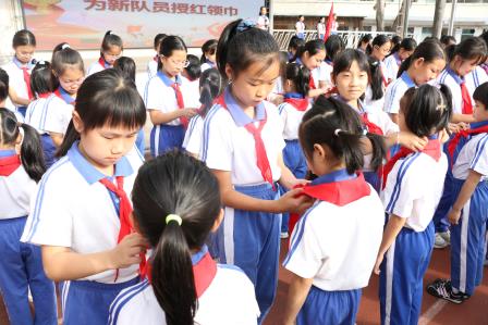 深圳市笋岗小学举行2026年新队员入队仪式