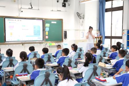 深耕人机协同，赋能课堂生长——深圳市莲南教育集团安芳小学迎接罗湖区“百人听千课”视导活动