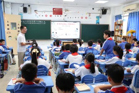 深耕人机协同，赋能课堂生长——深圳市莲南教育集团安芳小学迎接罗湖区“百人听千课”视导活动