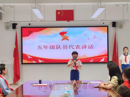 领巾焕新担使命 接力长征跟党走——东晓实验学校举行五年级换巾暨手拉手友谊中队结对启动仪式