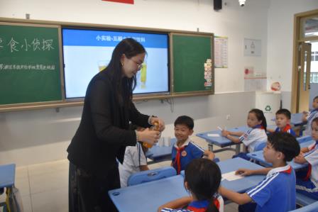零食小侦探   食安伴成长——罗湖区东晓实验学校开展食安进校园活动