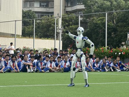 巧思筑梦想 创客启新航——深圳市翠竹外国语实验学校第九届创客节开幕式圆满举行