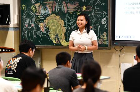 家校同行 育见成长 ——深圳市靖轩小学召开全校家长会