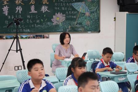精准视导把脉课堂，AI赋能提质增效——罗湖区“百人听千课”视导行动走进草埔小学